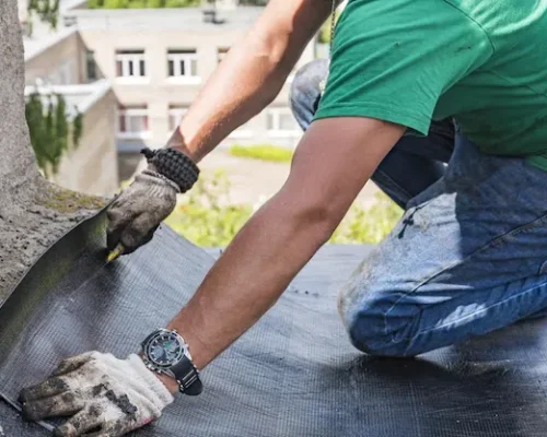 imgi_1_worker-performs-overhaul-roof-residential-building_181624-61003